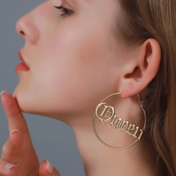 n/a Jewelry - Gold Hoop Queen Fashion Earrings